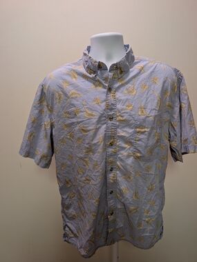 Men's Light Blue Short-Sleeve Button-Down Shirt with Yellow Palm Print